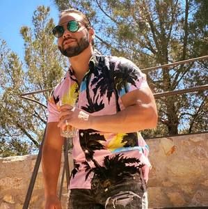 Meet your Posher, Julio